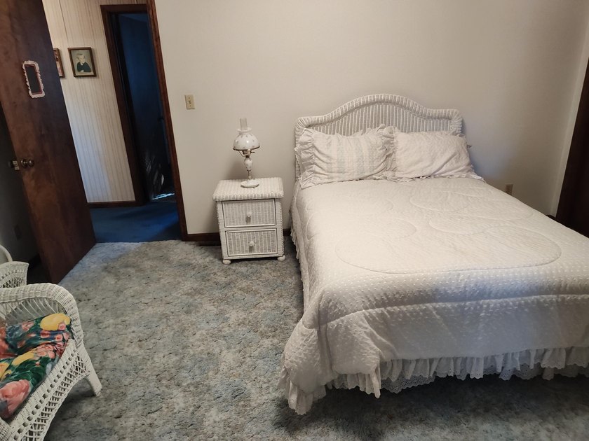 Welcome home to this spacious and beautifully situated property - photo 50