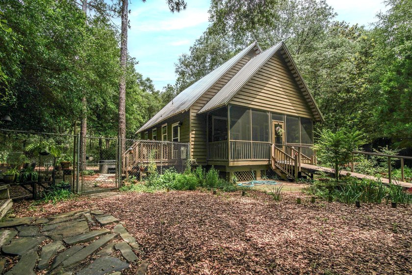 Florida cottage on .79 acres - totally renovated and nestled in - photo 3
