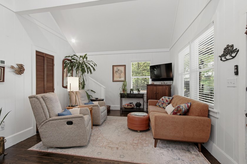 Florida cottage on .79 acres - totally renovated and nestled in - photo 8