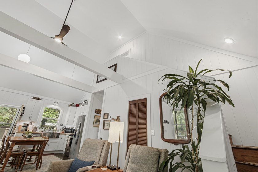 Florida cottage on .79 acres - totally renovated and nestled in - photo 10