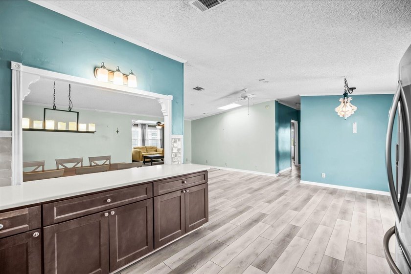Welcome to this charming 2-bedroom, 2-bathroom + den, 1 CG in - photo 12