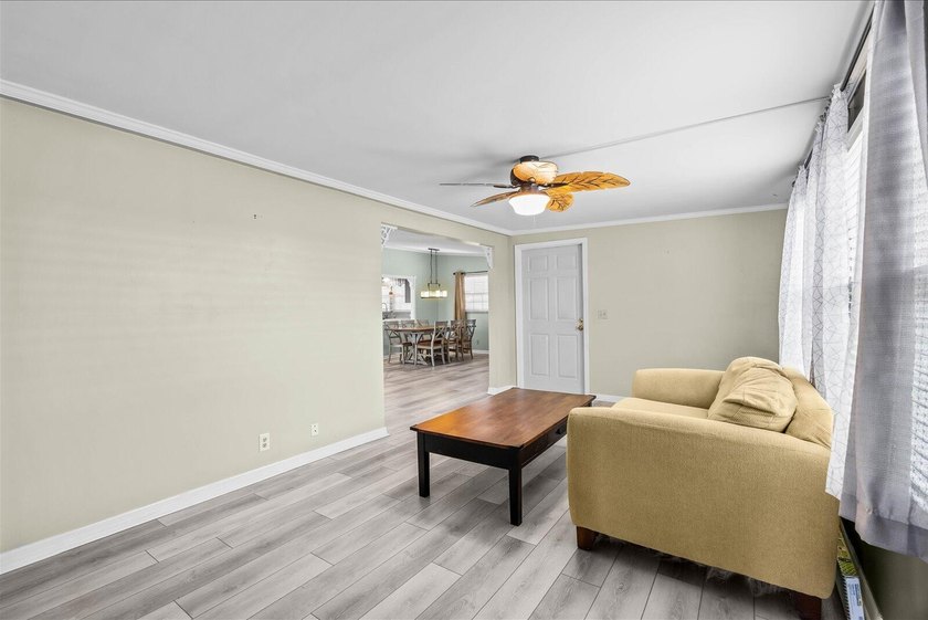 Welcome to this charming 2-bedroom, 2-bathroom + den, 1 CG in - photo 14