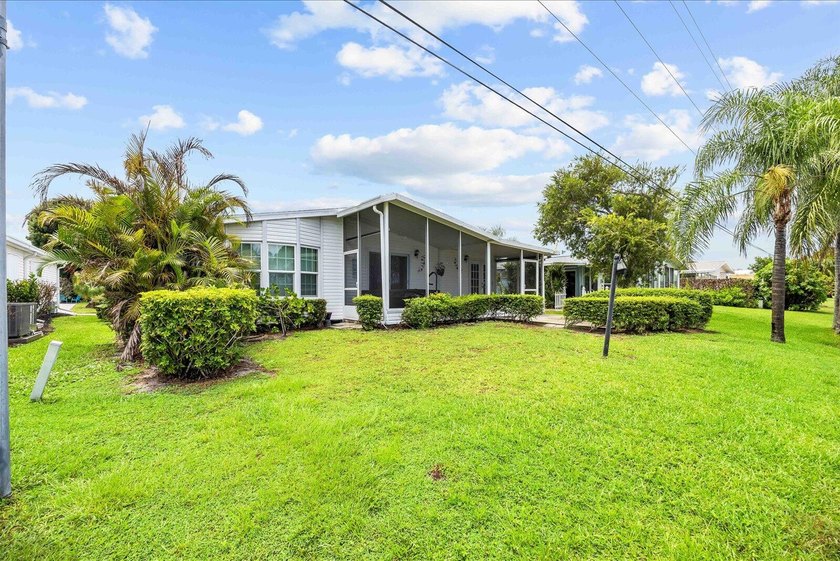 Welcome to this charming 2-bedroom, 2-bathroom + den, 1 CG in - photo 30
