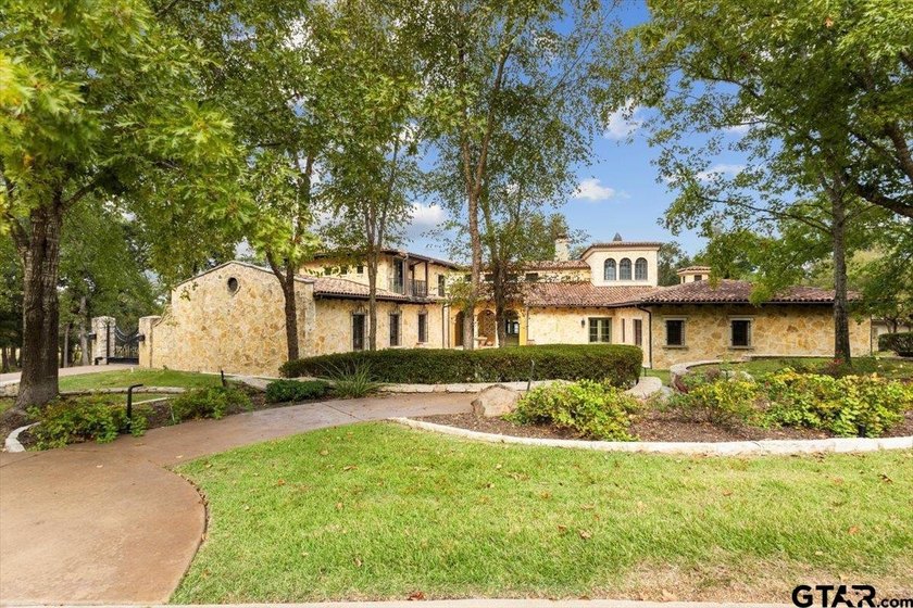 Designed by Beverly Hills architect James Lumsden, this - photo 2