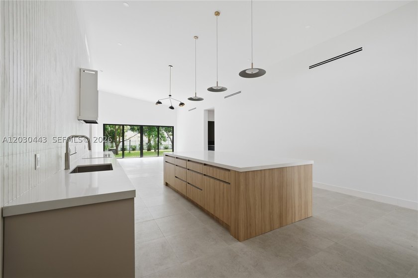 This is a new home, Minimum ceiling height is 10 feet with up to - photo 11