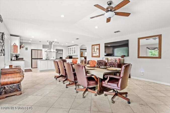 Public Remarks: THIS HOUSE COMES FURNISHED and is Turn Key! - photo 15