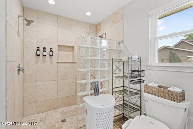 Public Remarks: THIS HOUSE COMES FURNISHED and is Turn Key! - photo 22