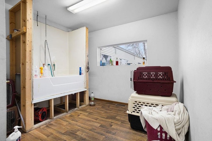 Here is an investment opportunity ready for new owners!! This - photo 28