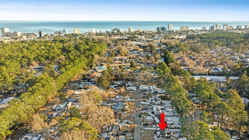 NO HOA - ONLY 0.8 Miles to the Atlantic Ocean! Discover the - photo 4