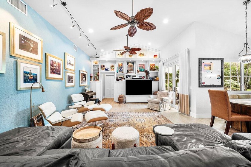 Stunning 4 BD 3 BA, beautifully renovated home on an oversized - photo 12
