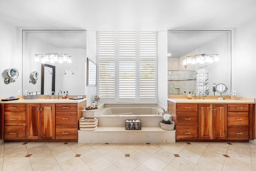 Stunning 4 BD 3 BA, beautifully renovated home on an oversized - photo 14