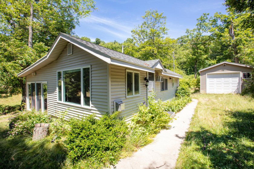 58532 E Clear Lake Rd, Three Rivers, MI 49093, 2923044