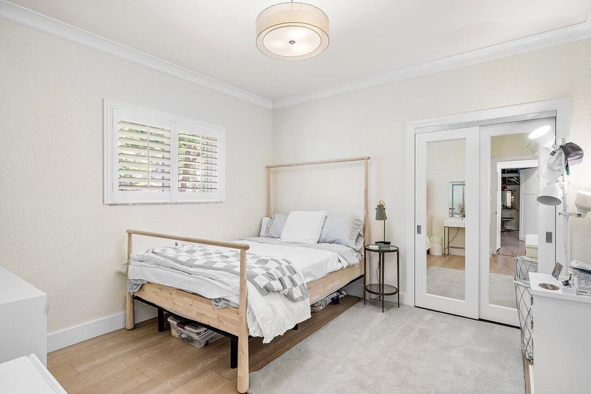 Stunning 4 BD 3 BA, beautifully renovated home on an oversized - photo 17