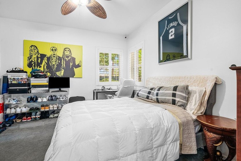 Stunning 4 BD 3 BA, beautifully renovated home on an oversized - photo 19