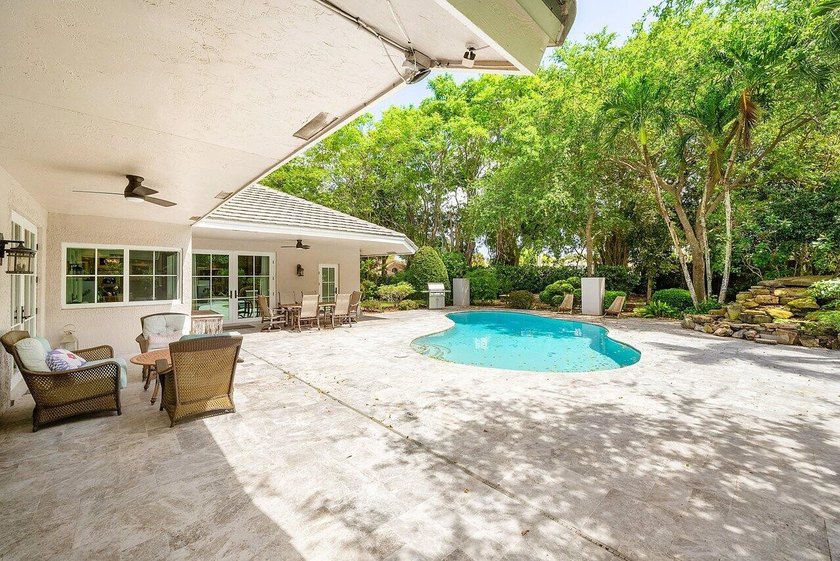 Stunning 4 BD 3 BA, beautifully renovated home on an oversized - photo 23
