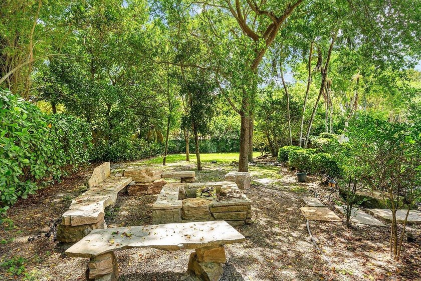 Stunning 4 BD 3 BA, beautifully renovated home on an oversized - photo 25
