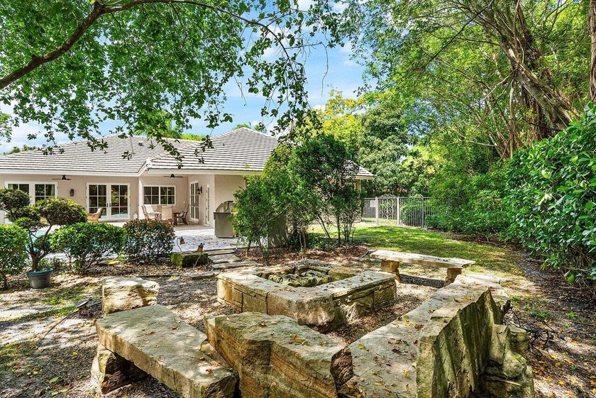 Stunning 4 BD 3 BA, beautifully renovated home on an oversized - photo 26