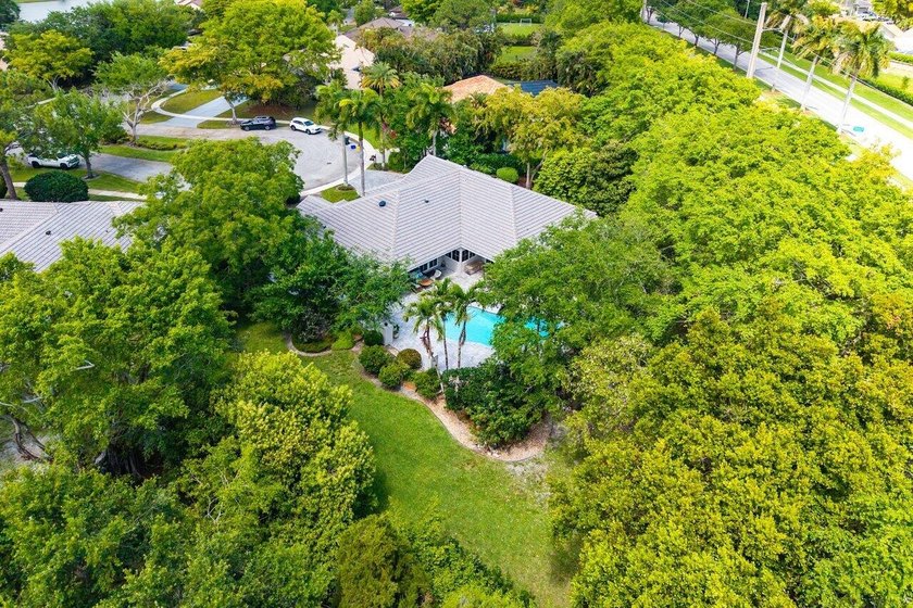 Stunning 4 BD 3 BA, beautifully renovated home on an oversized - photo 27