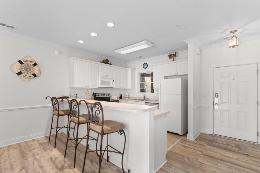 Welcome to this first floor 2-bedroom, 2-bath condo in Magnolia - photo 4
