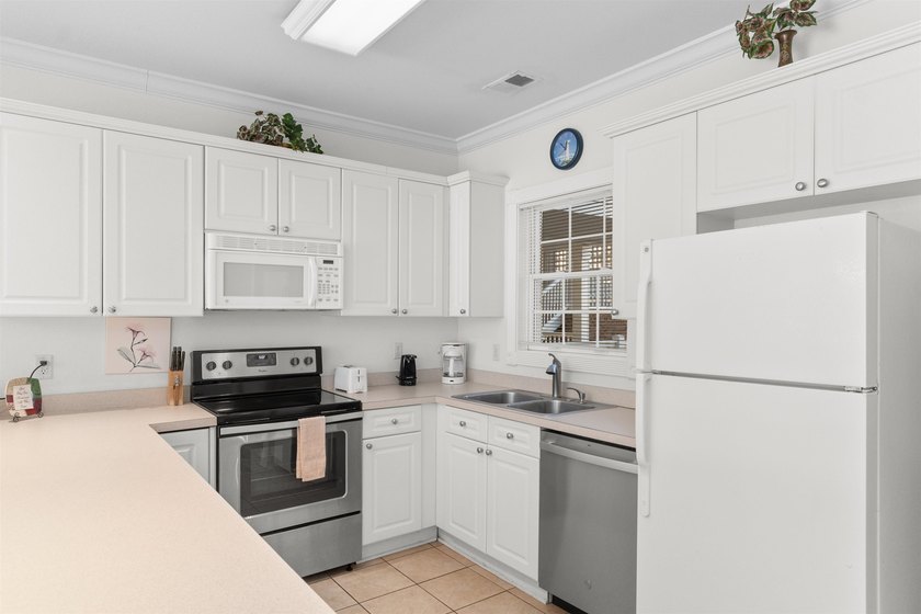 Welcome to this first floor 2-bedroom, 2-bath condo in Magnolia - photo 6