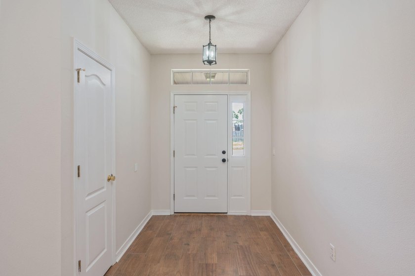 Welcome to coastal living in Navarre! This beautiful 3-bedroom - photo 3