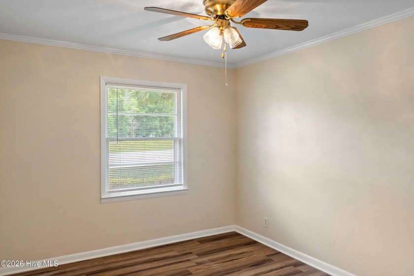 Solid well maintained brick home with 2 large shops on a 0.91 - photo 17