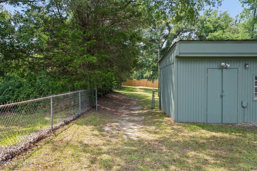 Solid well maintained brick home with 2 large shops on a 0.91 - photo 23