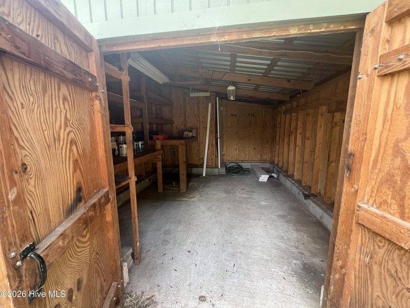 Solid well maintained brick home with 2 large shops on a 0.91 - photo 38