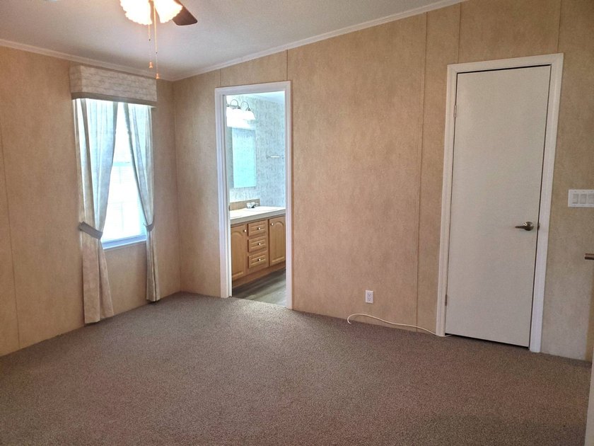 THIS HOME IS ON LEASED LAND WITH A MONTHLY LOT RENT OF $542 AND - photo 41