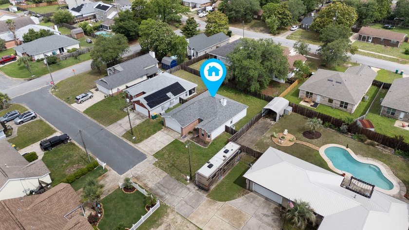 Welcome home to this perfectly located 3-bedroom, 2-bath - photo 3