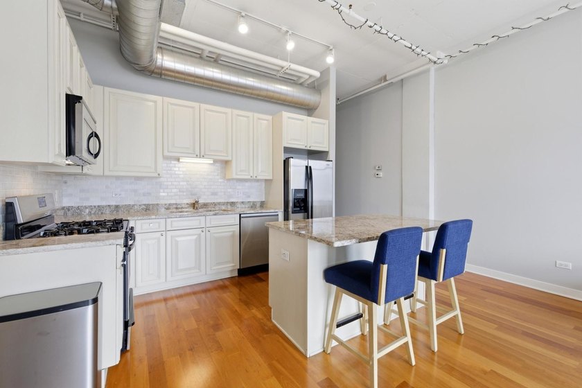 Experience elevated city living in this well-maintained - photo 6