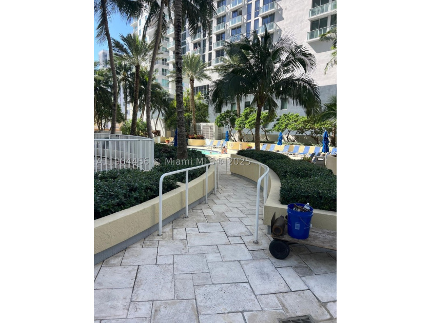 Live steps from Biscayne Bay in this spacious 1-bedroom, 2-bath - photo 4