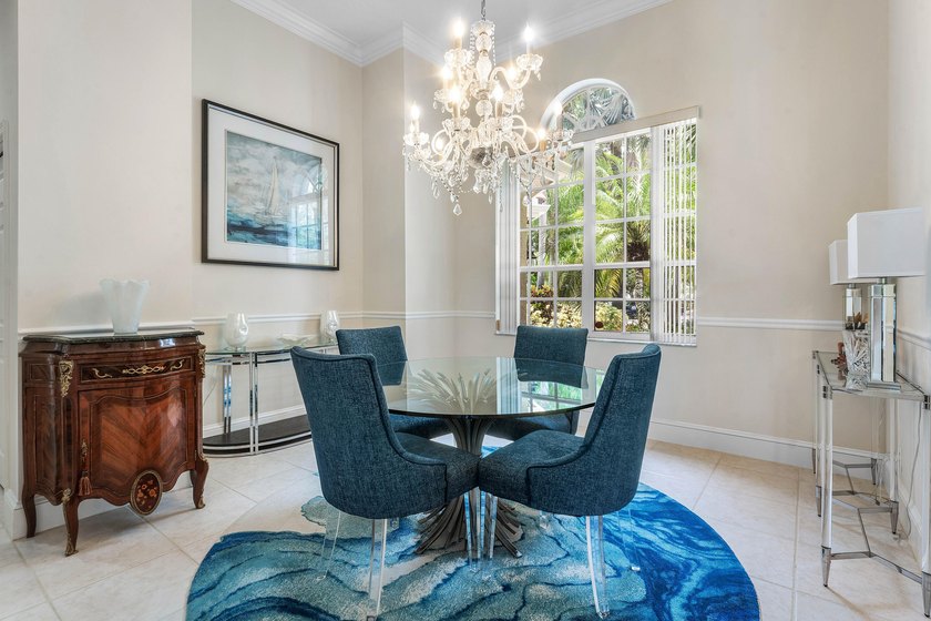 Welcome to this beautifully maintained 5-bedroom, 3-bathroom - photo 14