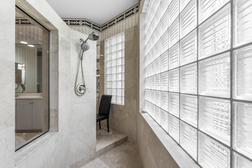 Welcome to this beautifully maintained 5-bedroom, 3-bathroom - photo 19