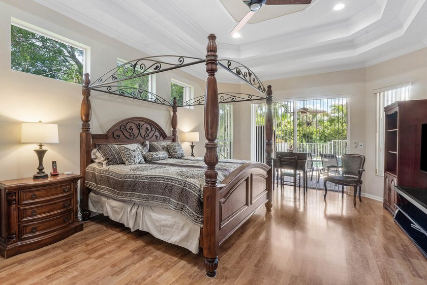 Welcome to this beautifully maintained 5-bedroom, 3-bathroom - photo 20