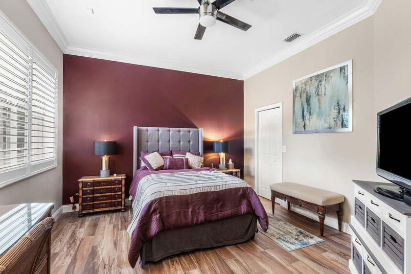 Welcome to this beautifully maintained 5-bedroom, 3-bathroom - photo 22