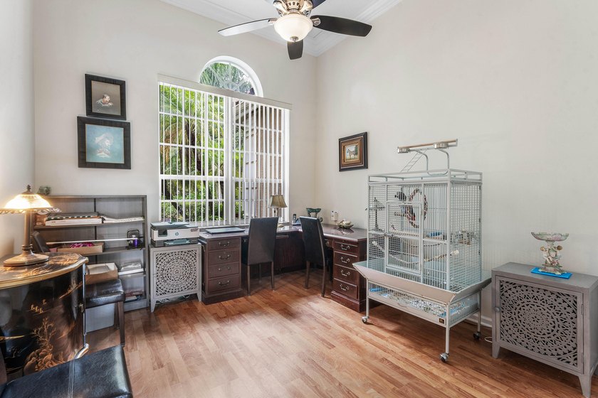 Welcome to this beautifully maintained 5-bedroom, 3-bathroom - photo 25