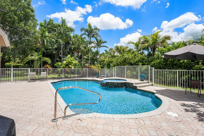 Welcome to this beautifully maintained 5-bedroom, 3-bathroom - photo 30