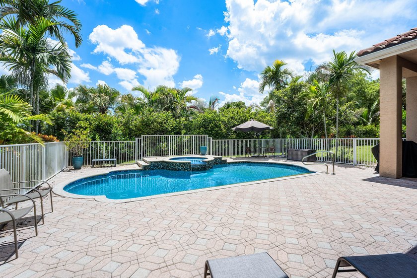 Welcome to this beautifully maintained 5-bedroom, 3-bathroom - photo 31