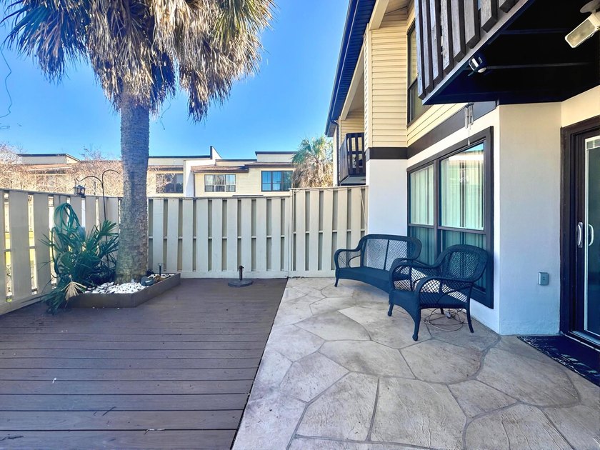 Exceptional Value 3-Bedroom Townhome Approximately One Mile to - photo 3