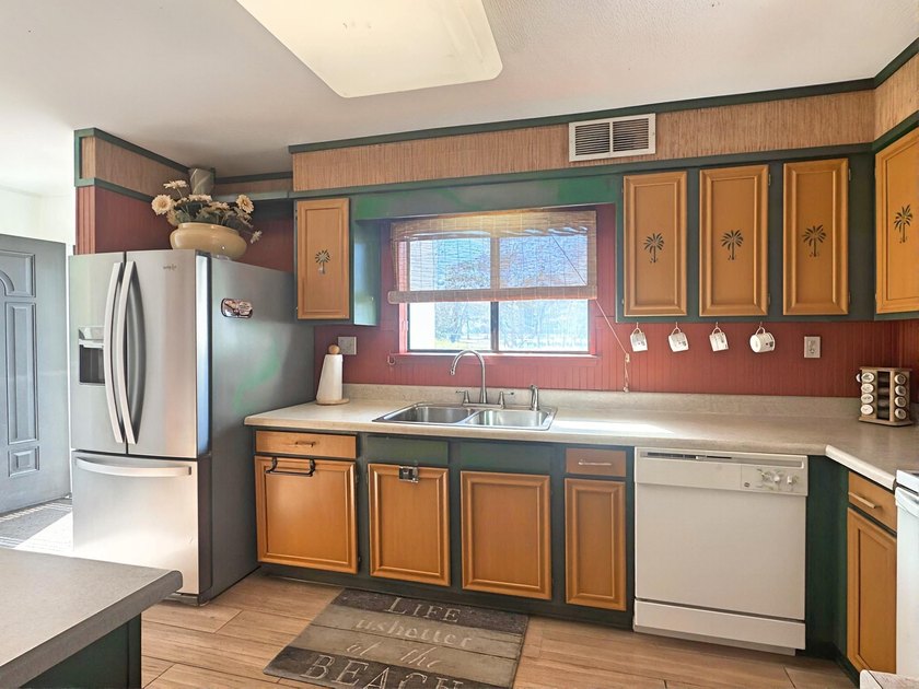 Exceptional Value 3-Bedroom Townhome Approximately One Mile to - photo 6