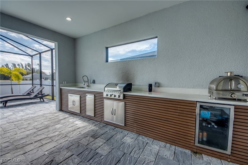 This Southern Exposure 3 Bedroom + Den, 3 Bath, 3 Car Garage - photo 8