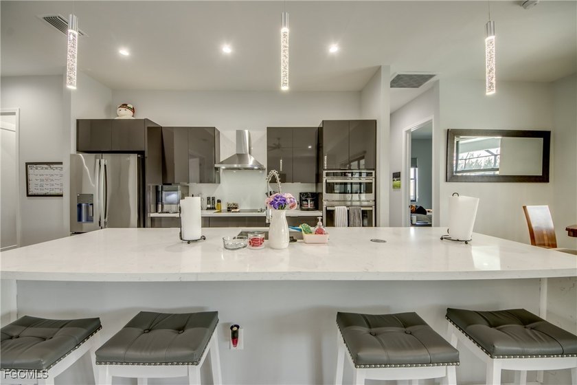 This Southern Exposure 3 Bedroom + Den, 3 Bath, 3 Car Garage - photo 9