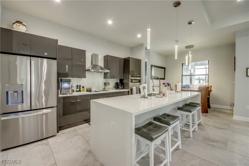 This Southern Exposure 3 Bedroom + Den, 3 Bath, 3 Car Garage - photo 10