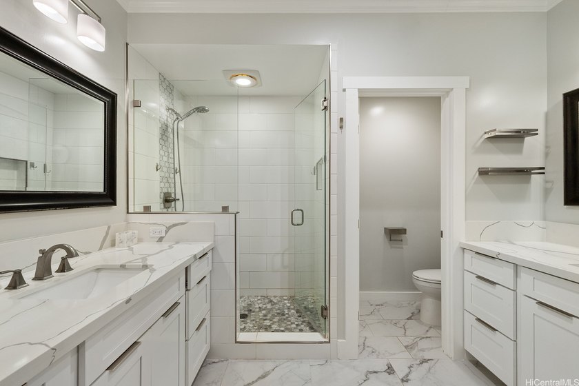 A rare offering in the heart of Manoa, this extensively - photo 11
