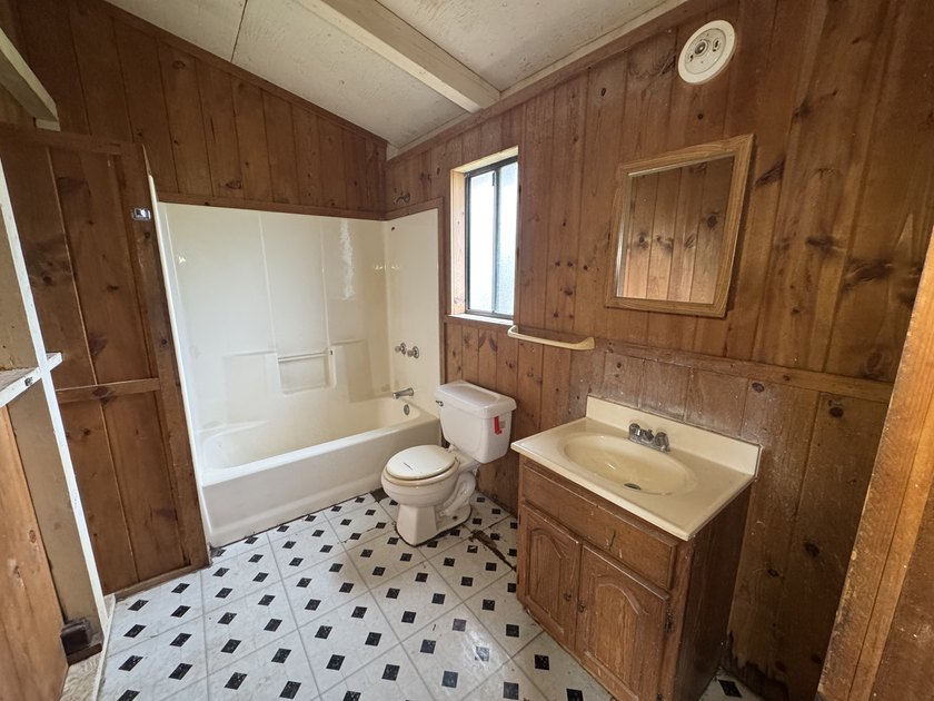 Auction listing - Auction fees may apply. 2 bed, 1 bath home - photo 11