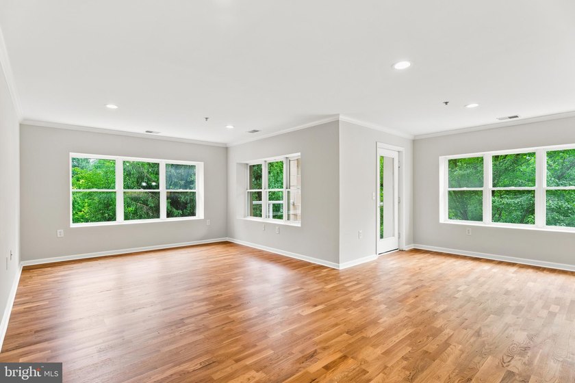 Welcome to easy, low-maintenance living in the heart of Mays - photo 11