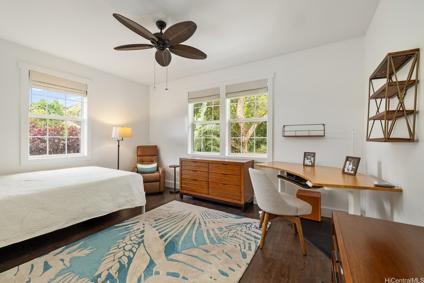 A rare offering in the heart of Manoa, this extensively - photo 12
