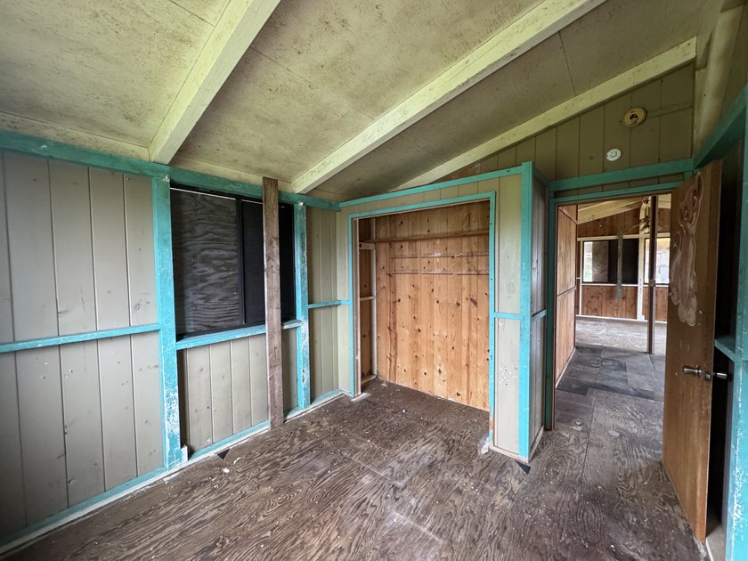 Auction listing - Auction fees may apply. 2 bed, 1 bath home - photo 16