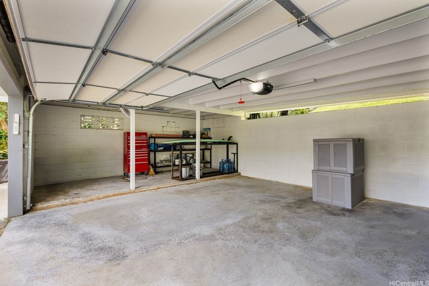 A rare offering in the heart of Manoa, this extensively - photo 17